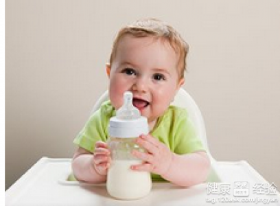 孩子吃奶粉往外吐奶怎麼辦